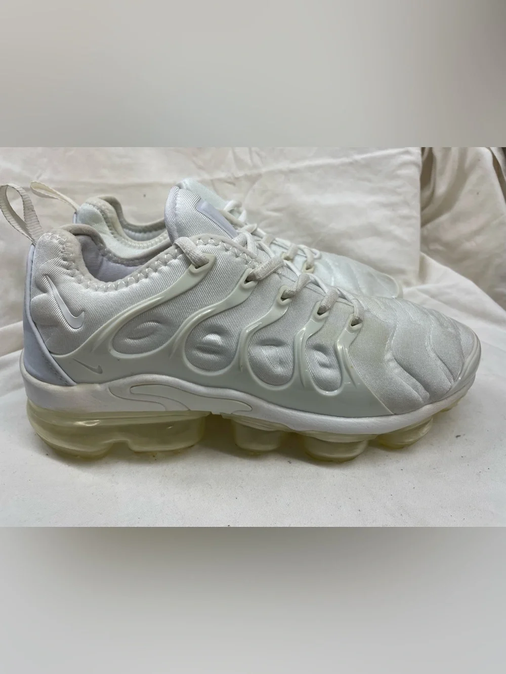 Nike Air Max White Athletic Sneakers - Textured Overlay Design sz 8